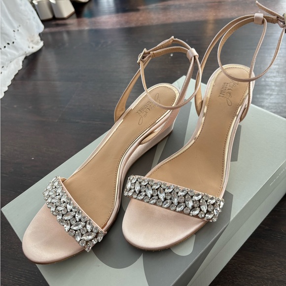 Badgley Mischka Women's Bellevue Wedge Sandal in Size 8.5 - Picture 6 of 9